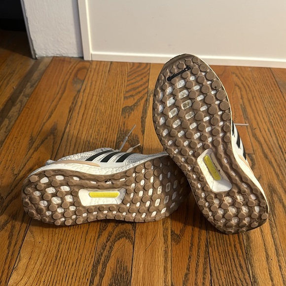 ADIDAS ULTRABOOST SNEAKERS - size 5.5 - Picture 6 of 7